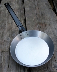 Železná pánev 40 cm.