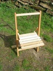 Dřevěná židlička.