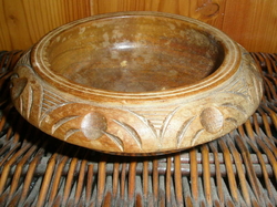 Dřevěná miska.(D)