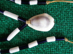 Wampumový náhrdelník.(B)