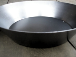 Železná pánev 27 cm - hluboká.