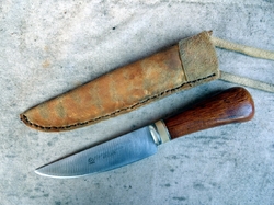 Nůž s jelenicovým pouzdrem